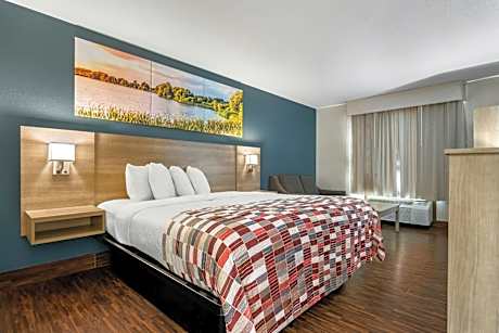 Red Roof Inn & Suites Tomah