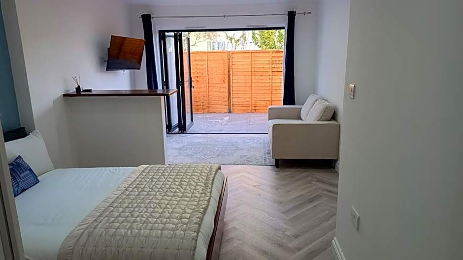 London Studios and Suites