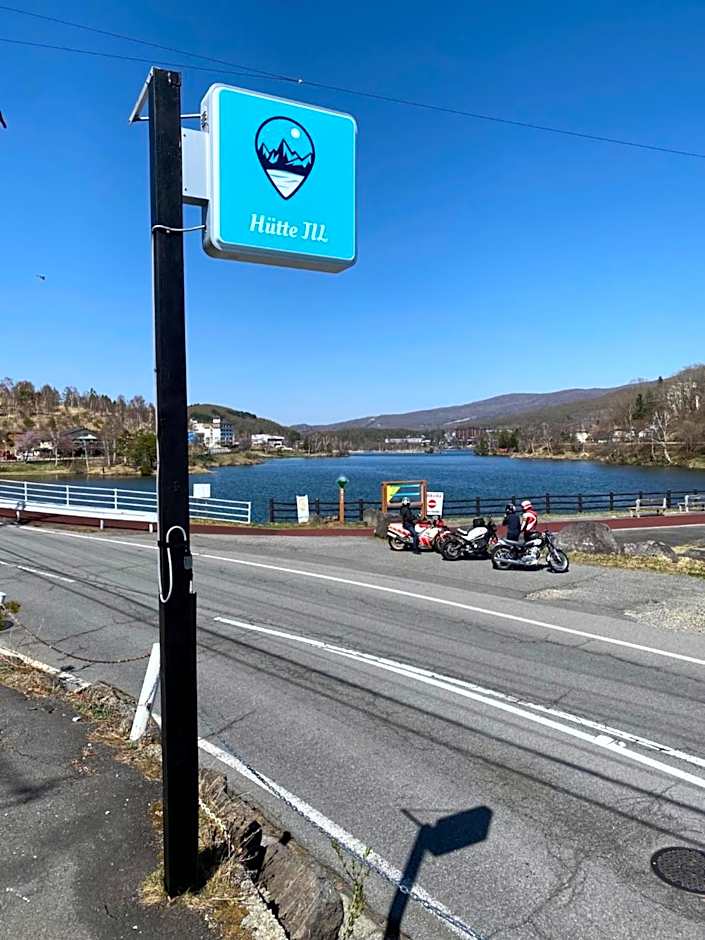 Hütte Jil Shirakabako at 1,400m