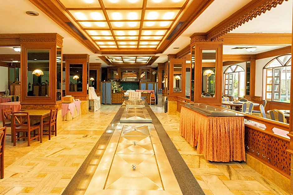 Royal Twins Palace Hotel