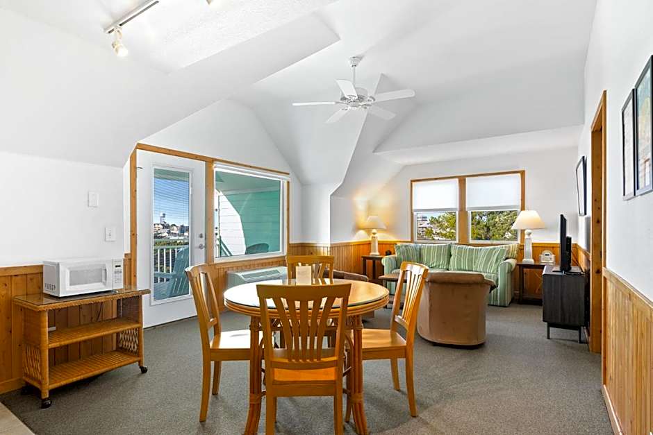 The Ocracoke Harbor Inn