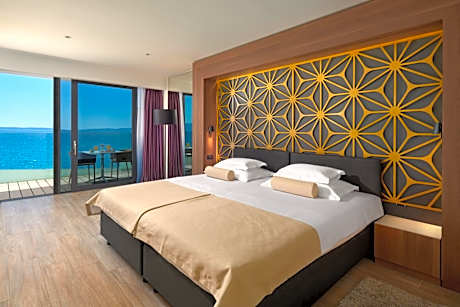 Deluxe Suite with Sea View