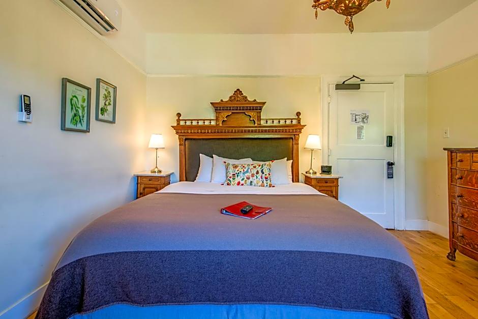 Cedar Gables Inn