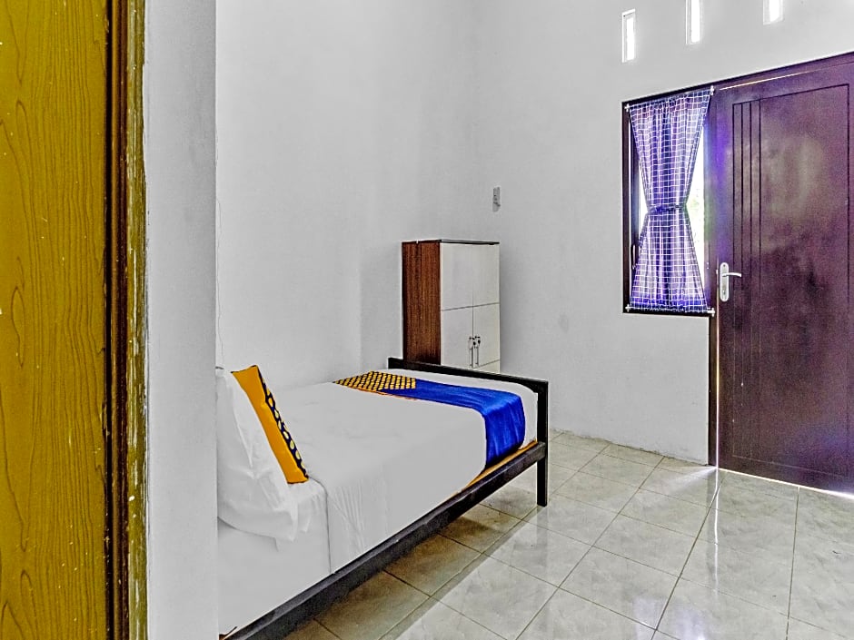 SPOT ON 90742 Kinanthy Garden Syariah