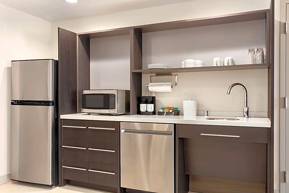 Home2 Suites By Hilton Milwaukee West