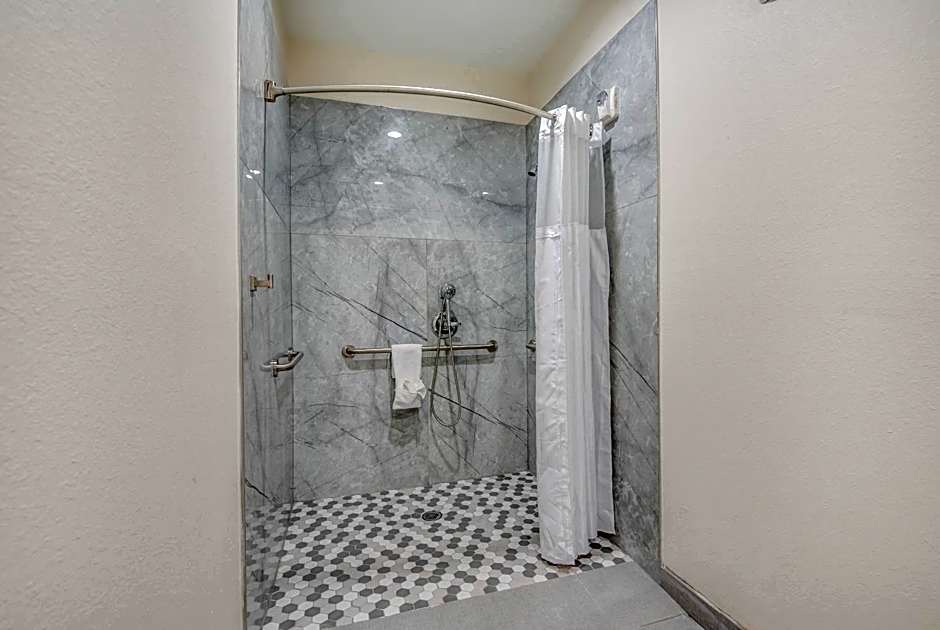 Americas Best Value Inn & Suites Houston at Hwy 6