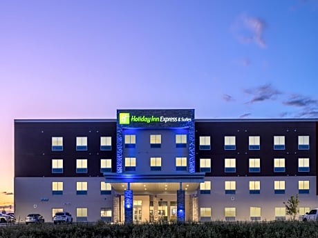 Holiday Inn Express & Suites - Watertown, an IHG Hotel