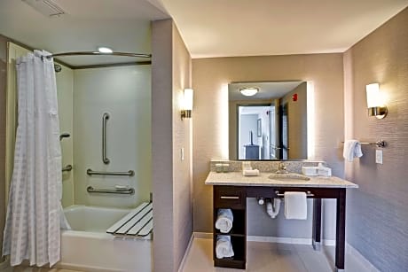 1 King Accessible Tub Suite Non-Smoking