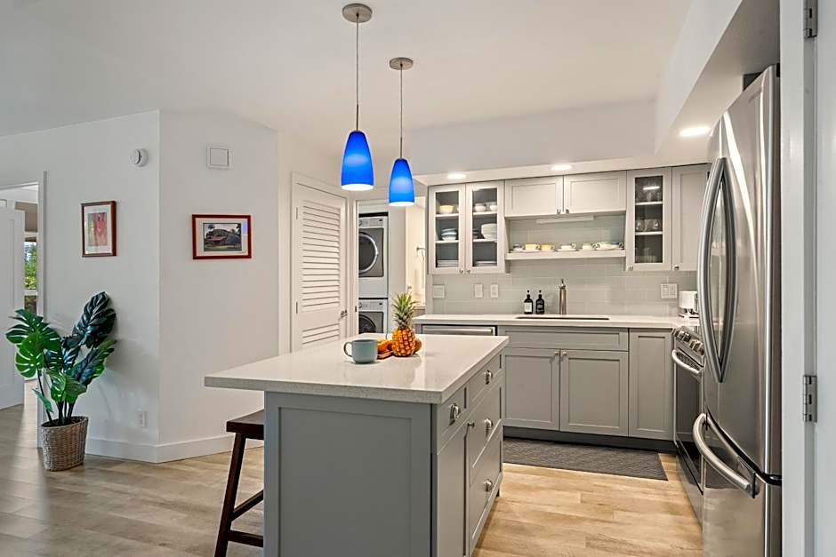 Renovated Condo - 3 Min Walk to Toes in the Sand!