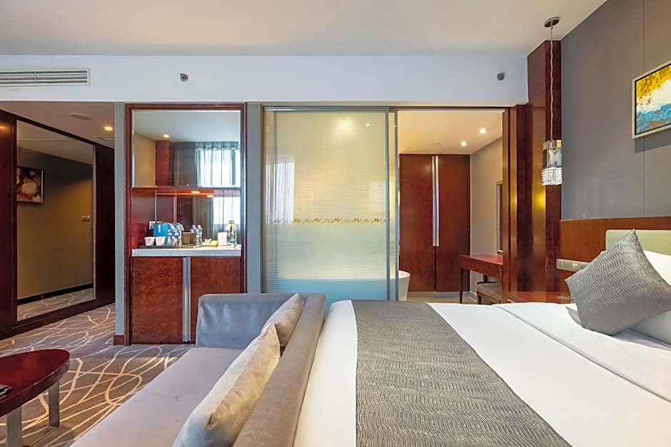 Grand Metro Park Universal Dinosaur Town Hotel