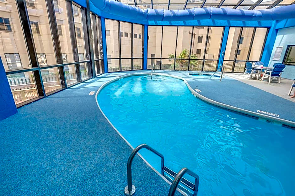 Oceanfront Views, Recently Renovated Kitchen,Pools