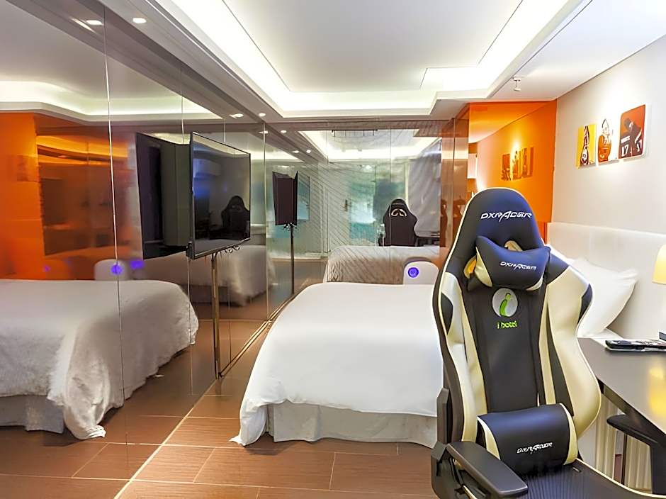 I Hotel