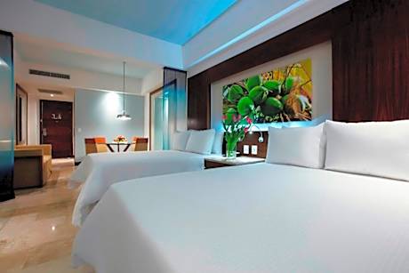 Junior Suite Ocean View 2-double beds