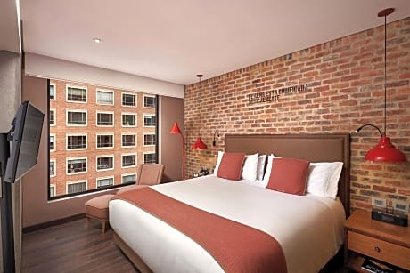 Deluxe Room, 1 King Bed, City View