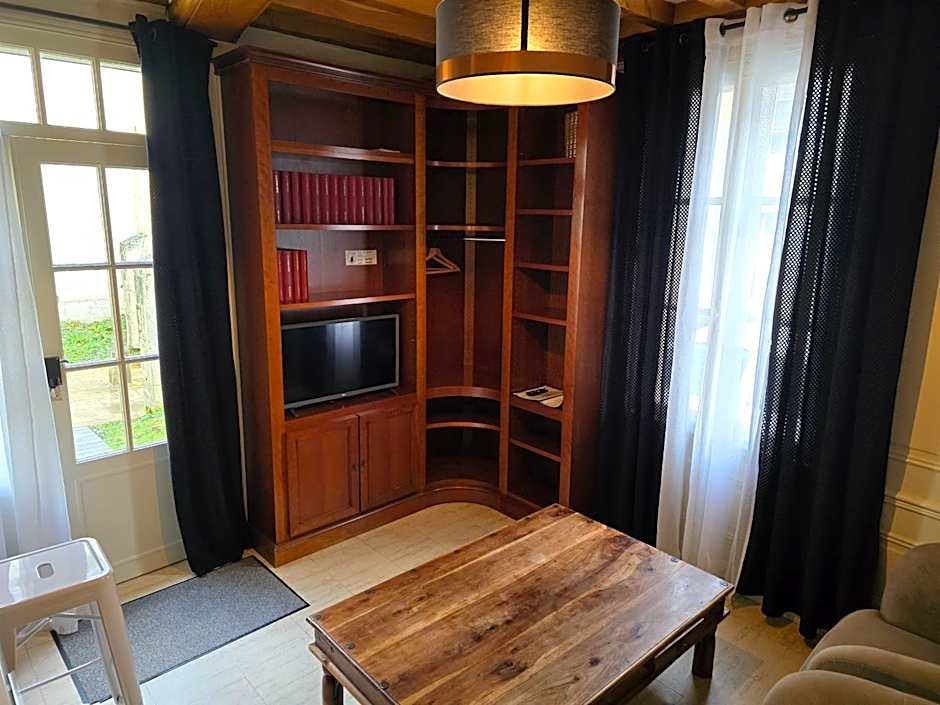 Au Loup Historic Apartments