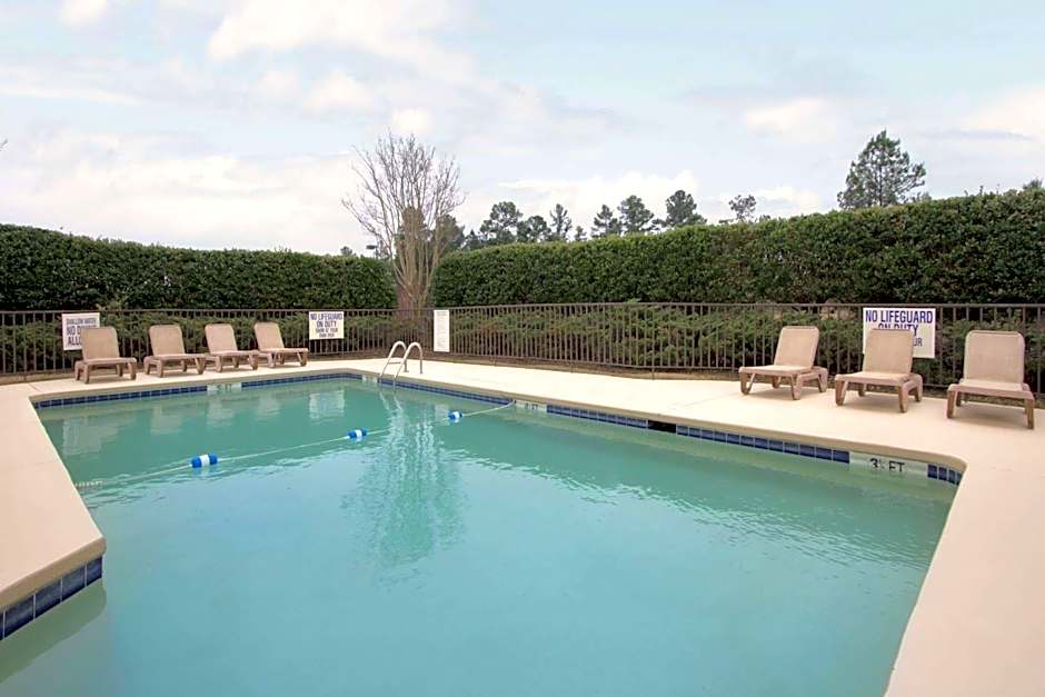 Days Inn by Wyndham Seneca