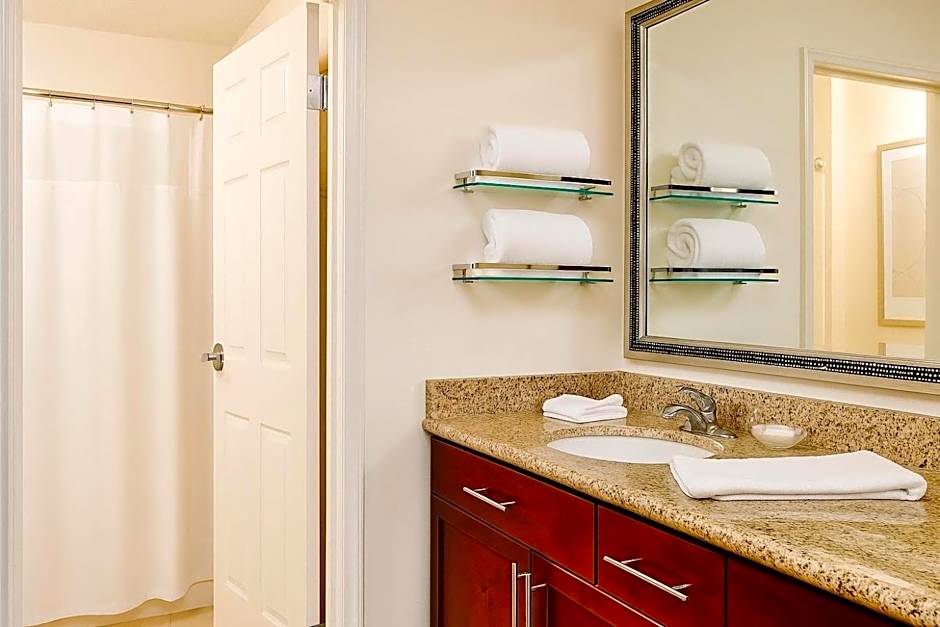 MainStay Suites Appleton Airport - Fox River Mall Area