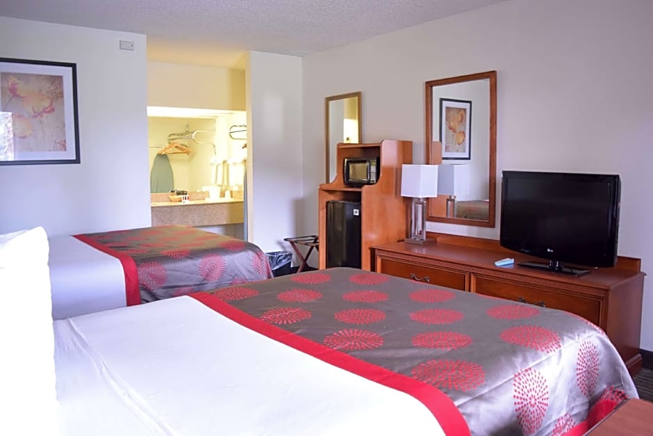 Ramada by Wyndham Savannah Gateway