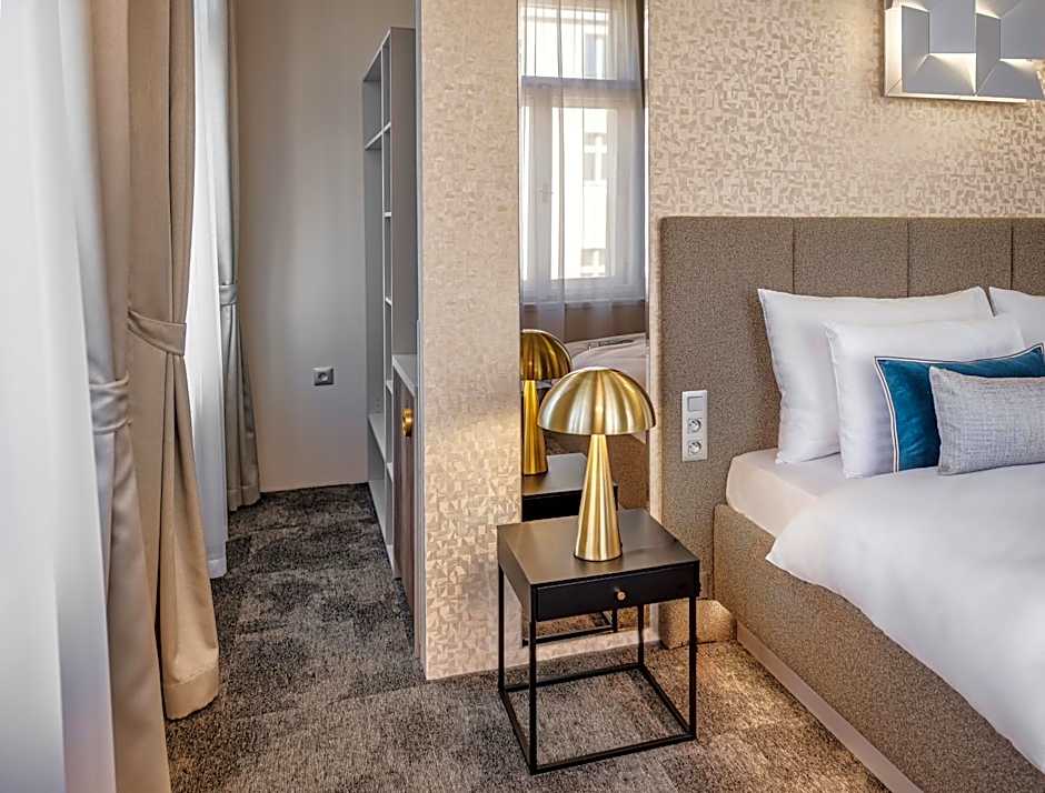 Hotel Maestro by Adrez