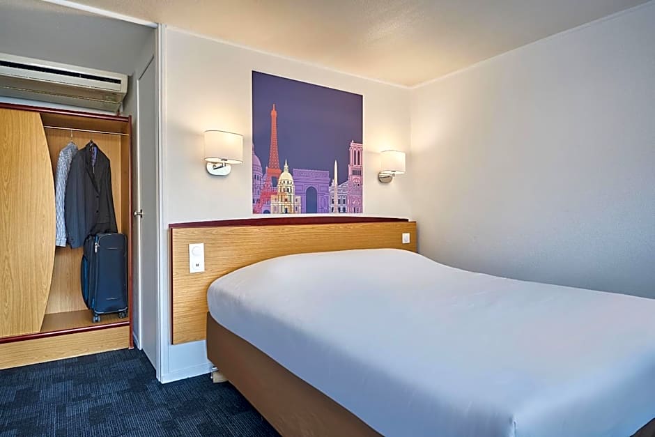 Kyriad Niort - La Creche