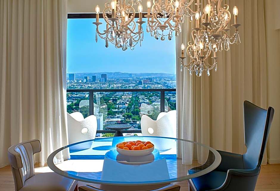 The Valorian Los Angeles, Curio Collection by Hilton