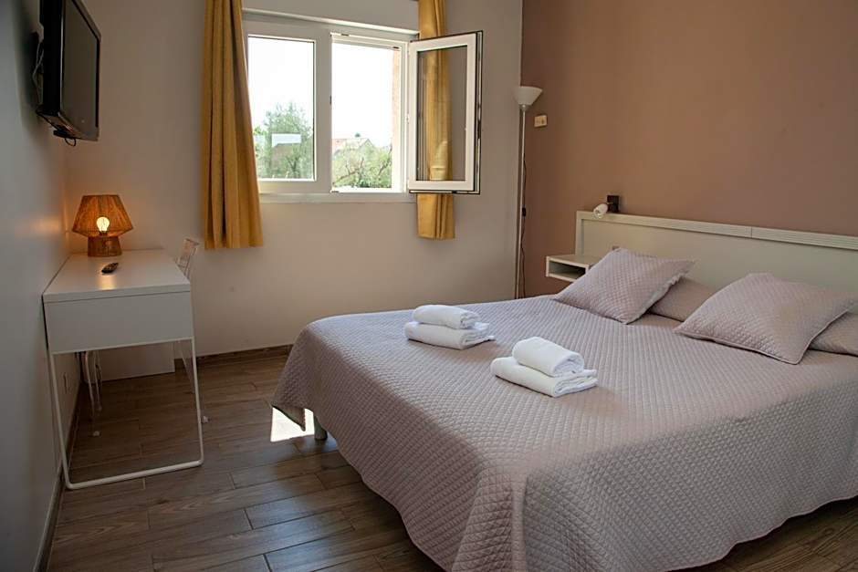 Photo 1 of 6 of 1 Double Bed or 2 Beds