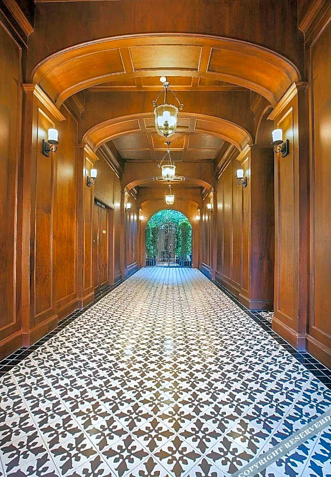 Metropole Bangkok (SHA Plus)