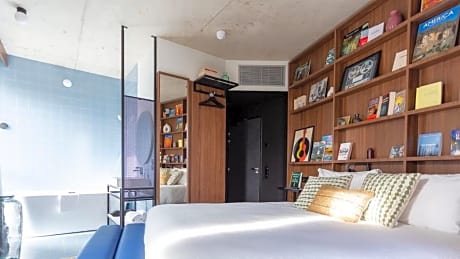 Deluxe Double Room with Bath