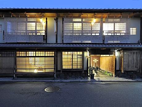 Traditional Kyoto Inn serving Kyoto cuisine IZUYASU