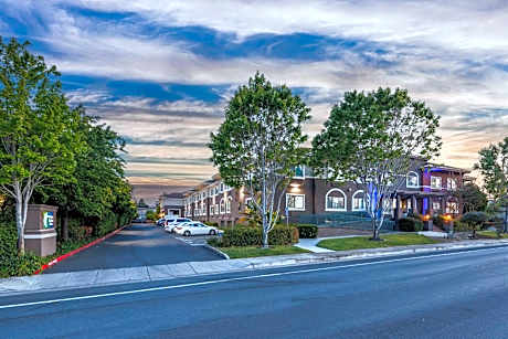 Holiday Inn Express & Suites Mountain View Silicon Valley By IHG