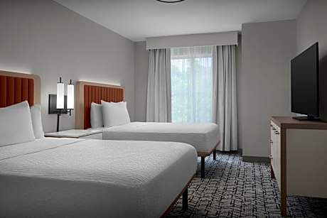 Suite with Two Queen Beds and Roll-In Shower - Mobility and Hearing Access/Non-Smoking