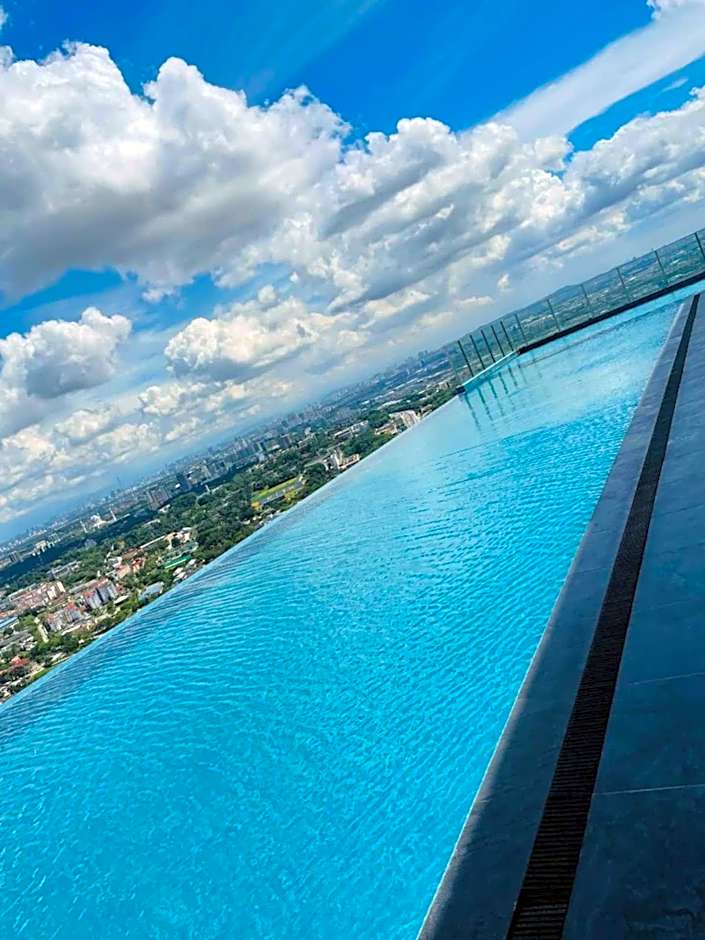 Sky pool 4 star hotel grade stay in i-City