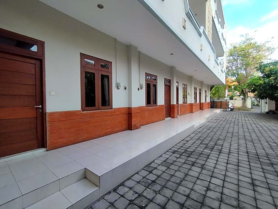 Adi Pelita Sari Bali