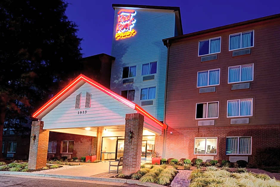 Red Roof PLUS+ Raleigh Downtown - NCSU/Conv Center
