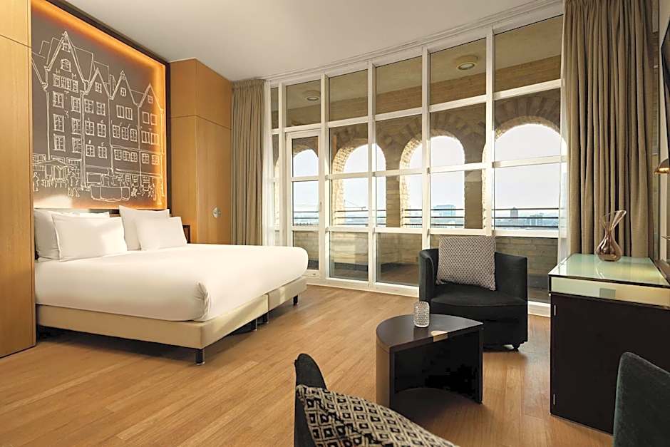 Wasserturm Hotel Cologne, Curio Collection by Hilton