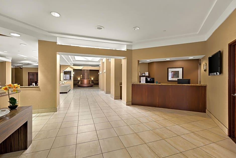 Hotel RL Cleveland Airport West
