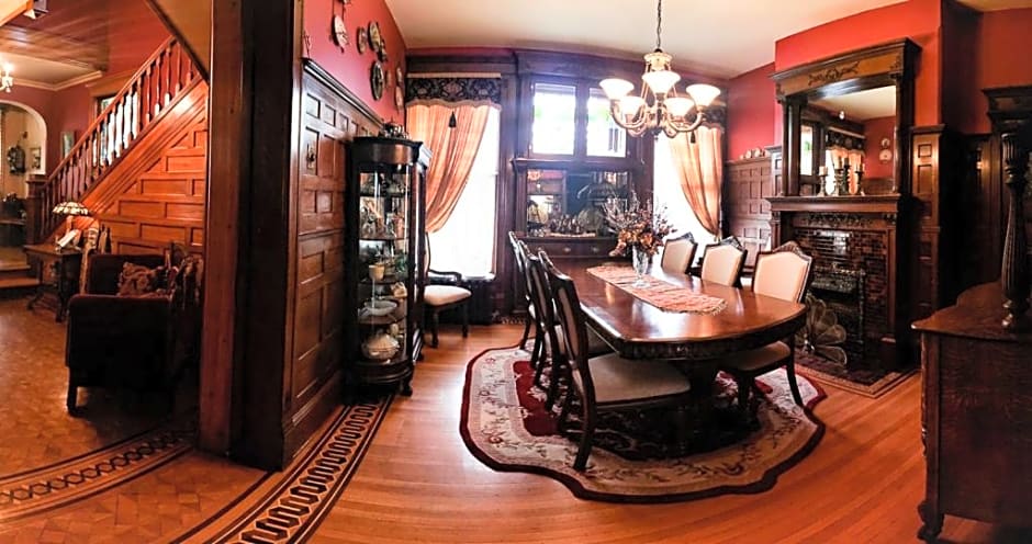 Linda Sue Manor