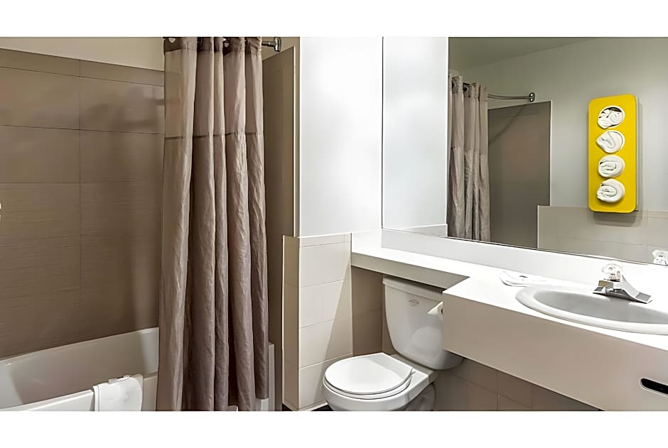 Motel 6 Elizabeth NJ Newark Liberty Intl Airport