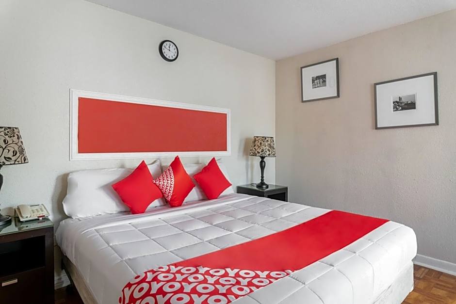 OYO Hotel Houston, TX near Medical Center NRG Stadium