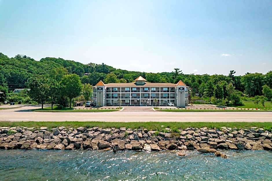 Gold Coast Inn ⁀➷ Breathtaking Sunsets ➠ Standard Lake View Room ➠ 106
