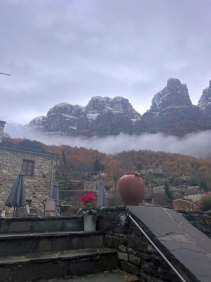Ikojenia Traditional Lodge