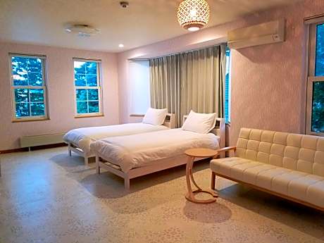 Donguri House