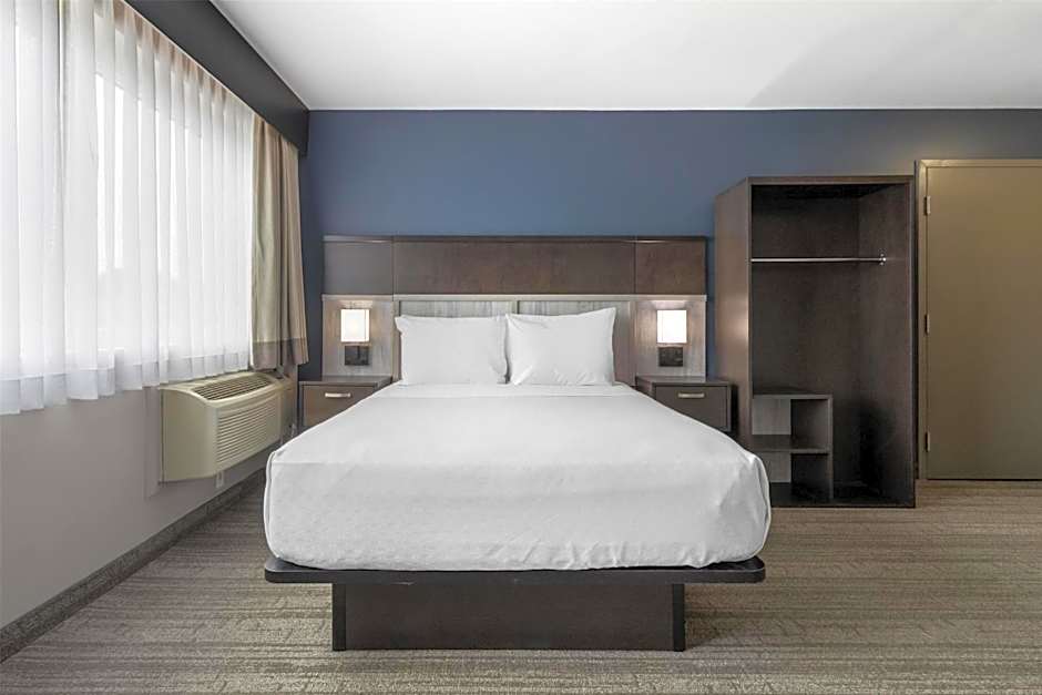 Best Western Plus Chocolate Lake Hotel