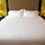 Holiday Inn Express & Suites Northwood By IHG