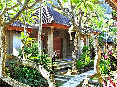 Bungalow Geringsing Candidasa