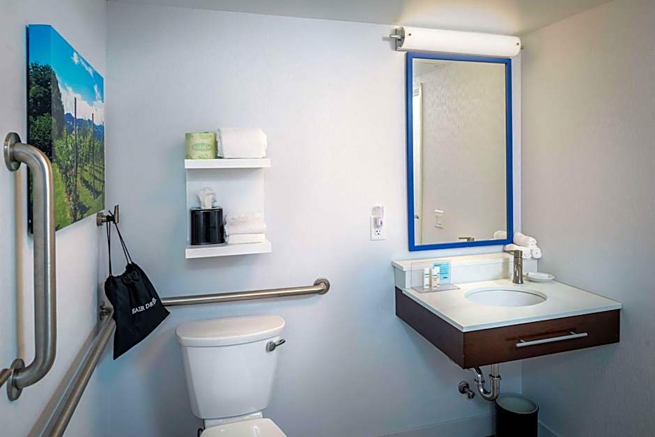 Hampton Inn By Hilton Long Island/Commack