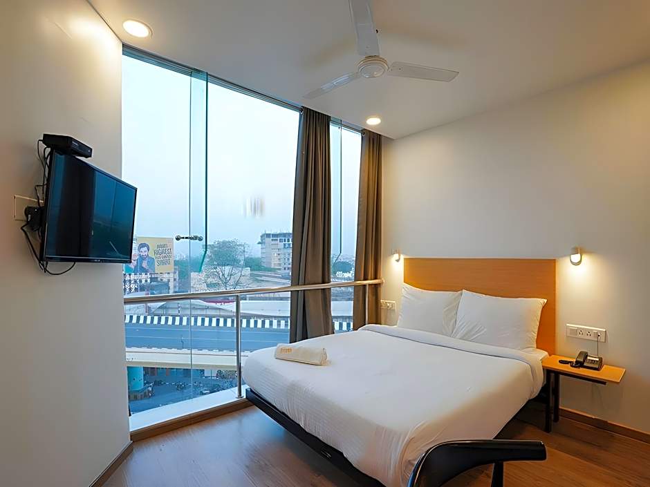 uptown hotel