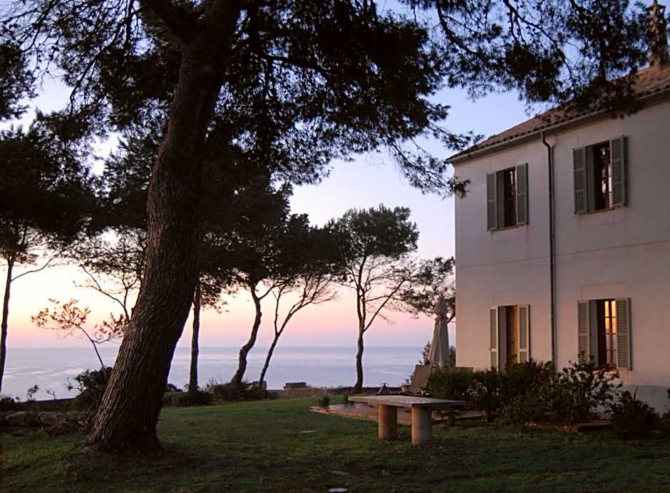 Can Simoneta - Adults Only