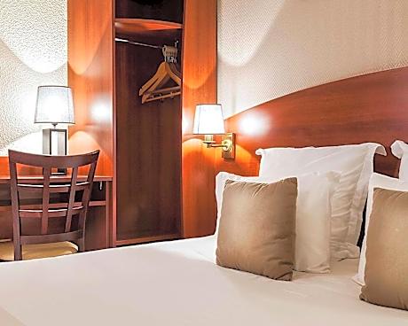 Queen Room with Air Conditioning - Non Smoking