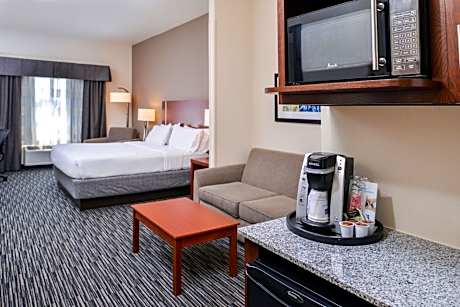 Suite - Hearing Accessible - Non-Smoking
